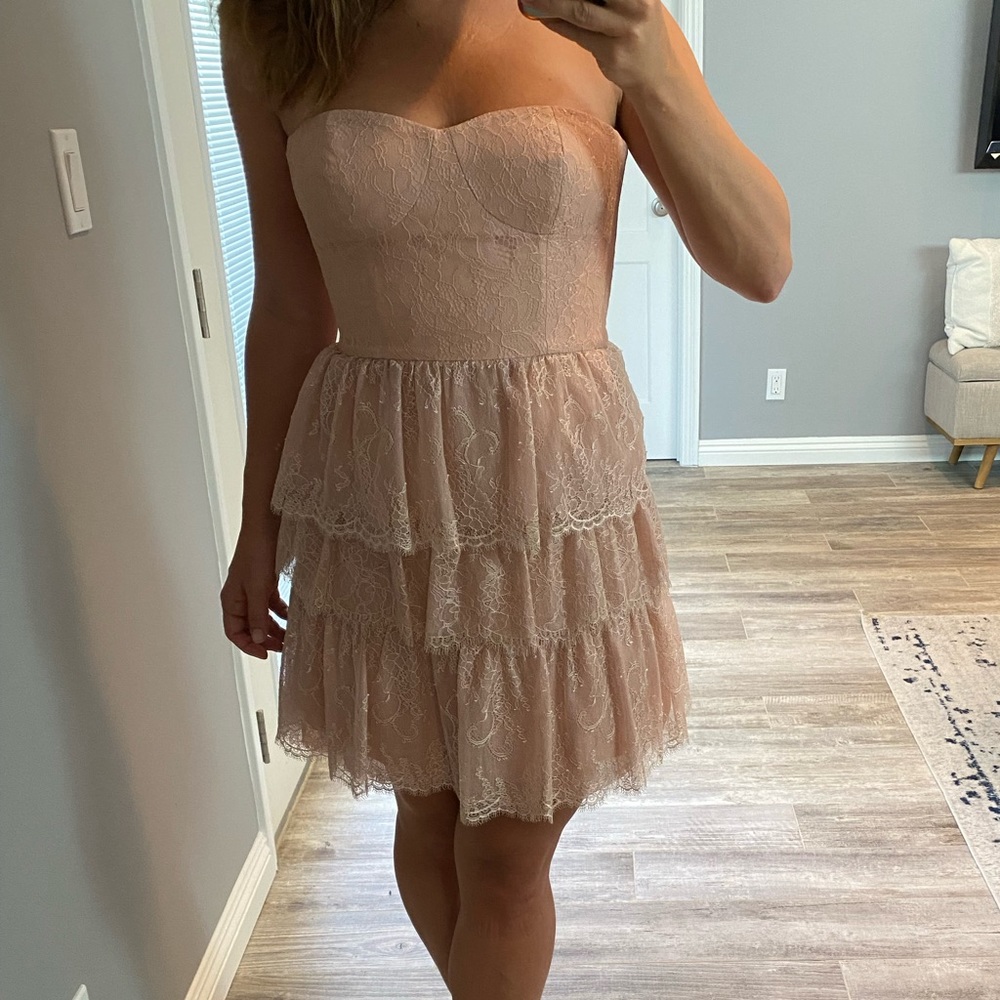 BCBGMAXAZRIA Lilah cocktail dress bare blush pink lace strapless dress. Size 6